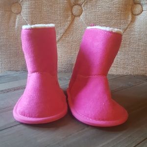 Baby girl's pink suede boots
